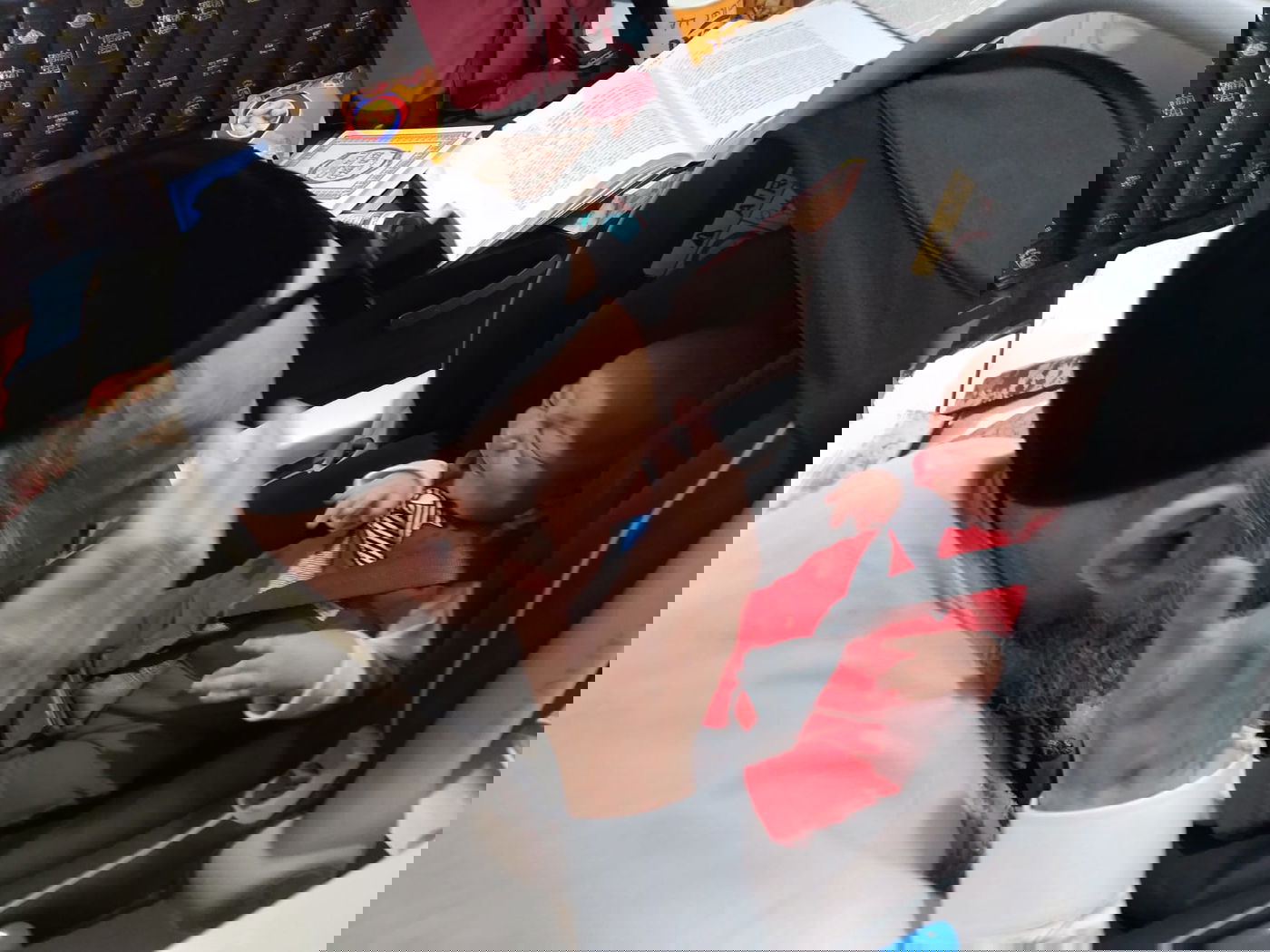 במקום רופא: הרב דב קוק בדק את התינוק לפני הברית