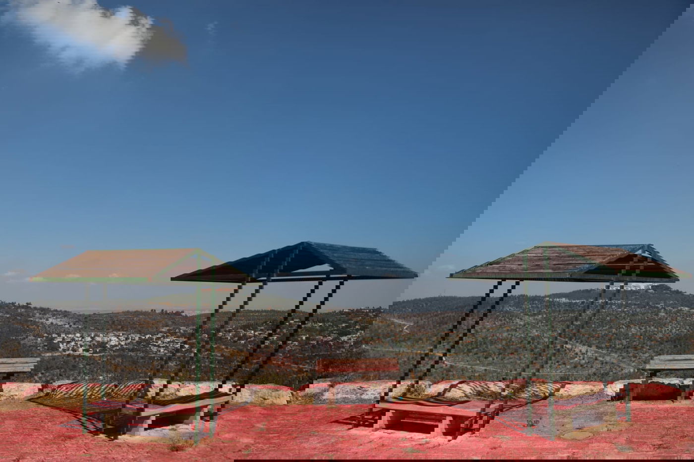 52 שעות של אש ב-52 תמונות של חיים גולדברג