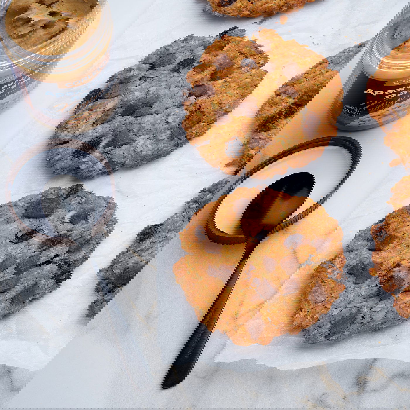 עוגיות שיבולת שועל עם שוקולד וצימוקים