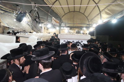 ההמונים בציון הרבי זצ"ל