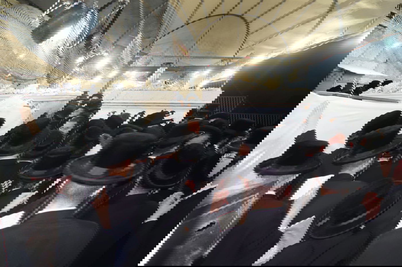 תיעוד: המונים בציון הרבי משומרי אמונים זצ"ל