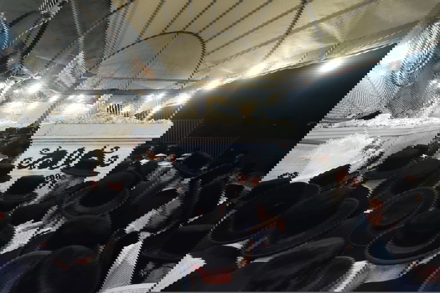 תיעוד: המונים בציון הרבי משומרי אמונים זצ"ל