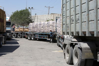 משאיות בכניסה לעזה