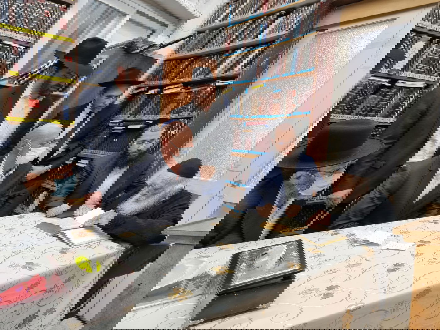 מנכ"ל משרד החינוך הציג את המתווה למוסדות החינוך; הגר"ח בירך