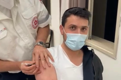 ברומר בקבלת החיסון