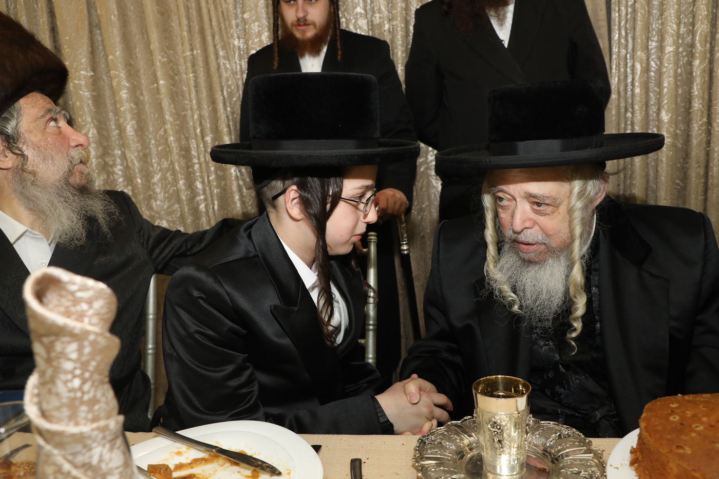 אדמו"רים ורבנים בשמחת בר מצווה לנכד האדמו"ר מלינסק