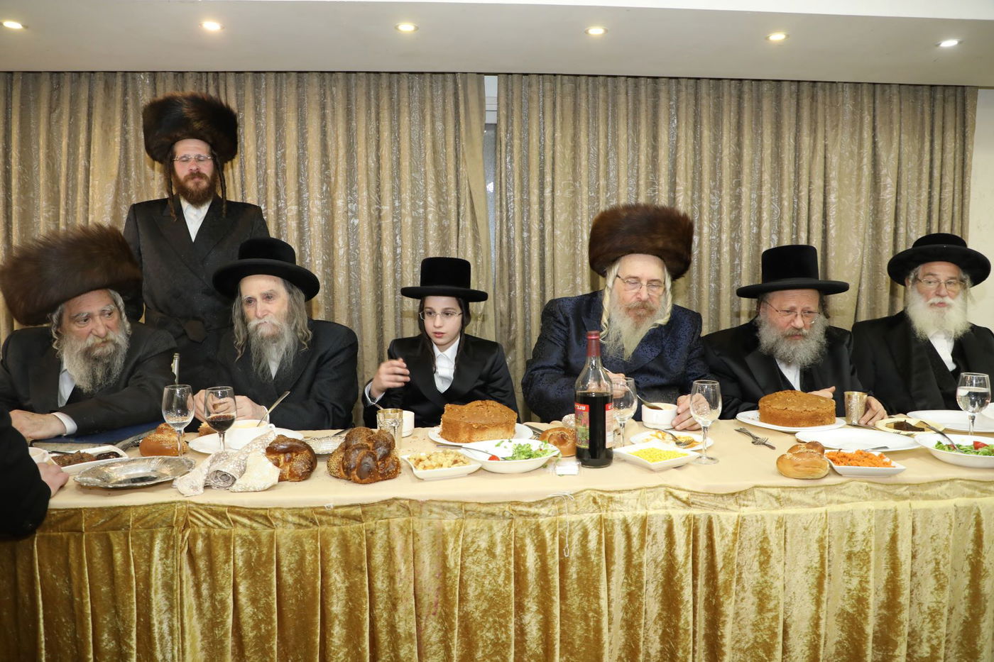 אדמו"רים ורבנים בשמחת בר מצווה לנכד האדמו"ר מלינסק