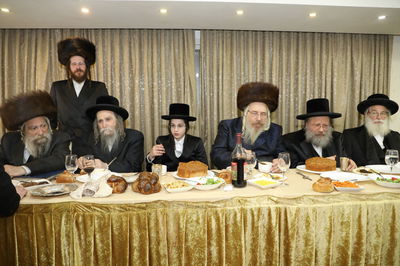 אדמו"רים ורבנים בשמחת בר מצווה לנכד האדמו"ר מלינסק