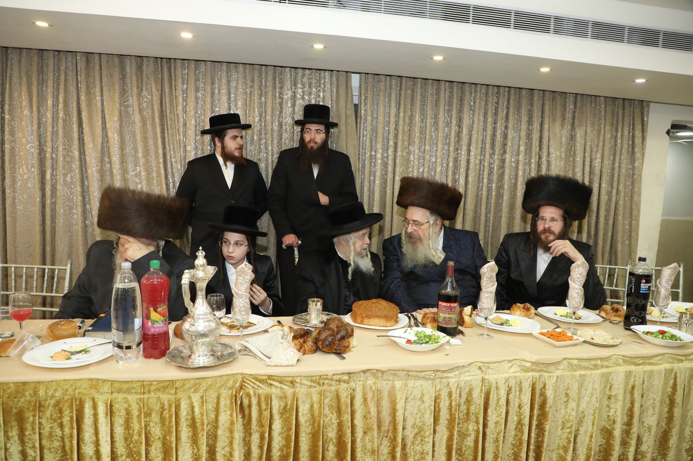 אדמו"רים ורבנים בשמחת בר מצווה לנכד האדמו"ר מלינסק