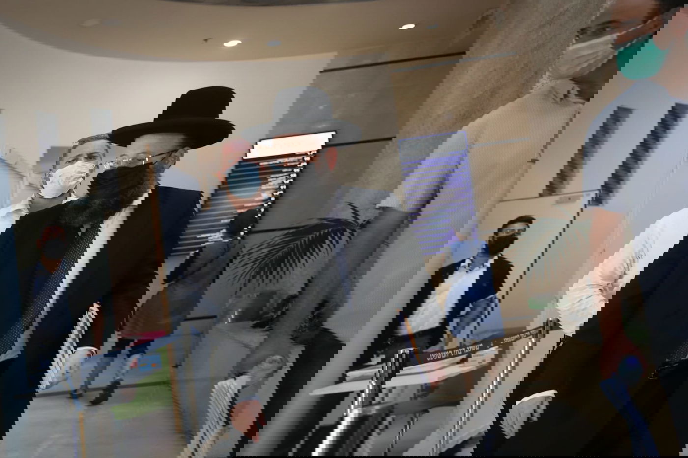 הרב רבינוביץ העיד בפני הוועדה; עומת עם שאלת הסמכות