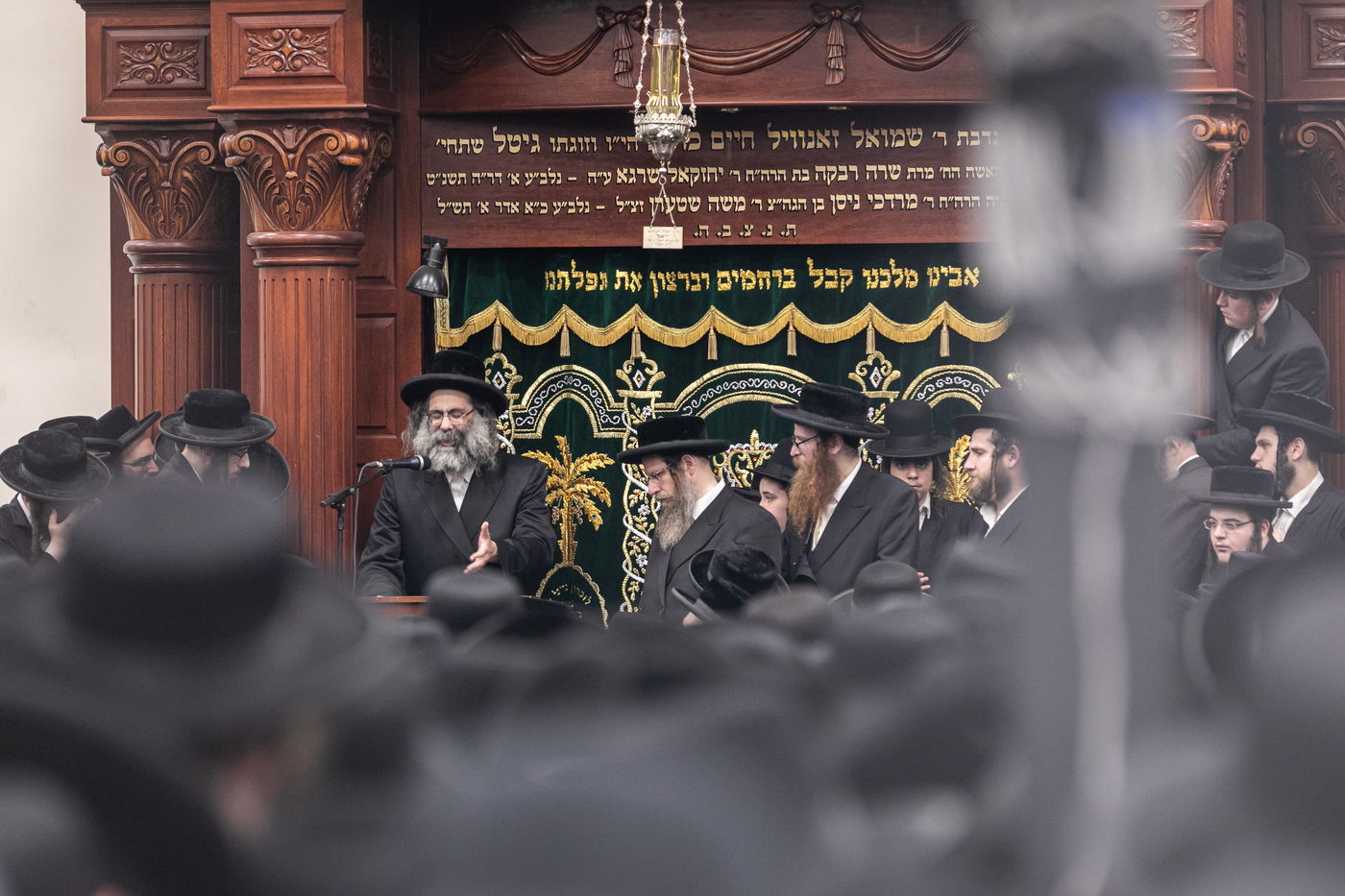 תחת גשם שוטף: אלפים ליוו למנוחות את הדיין