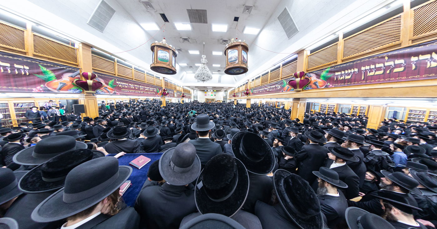 תחת גשם שוטף: אלפים ליוו למנוחות את הדיין