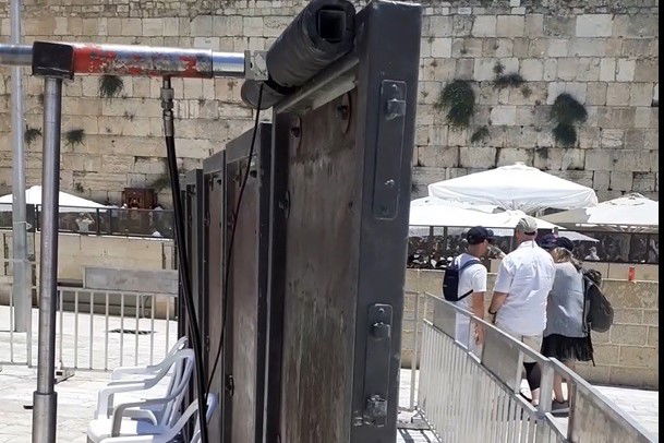 אחרי אסון מירון: בדיקת עמידות למחיצות הכותל