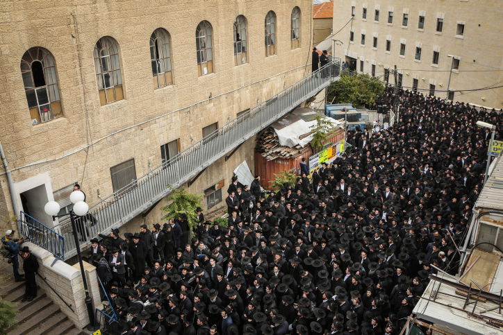 הלוויה בישיבת מיר, ארכיון