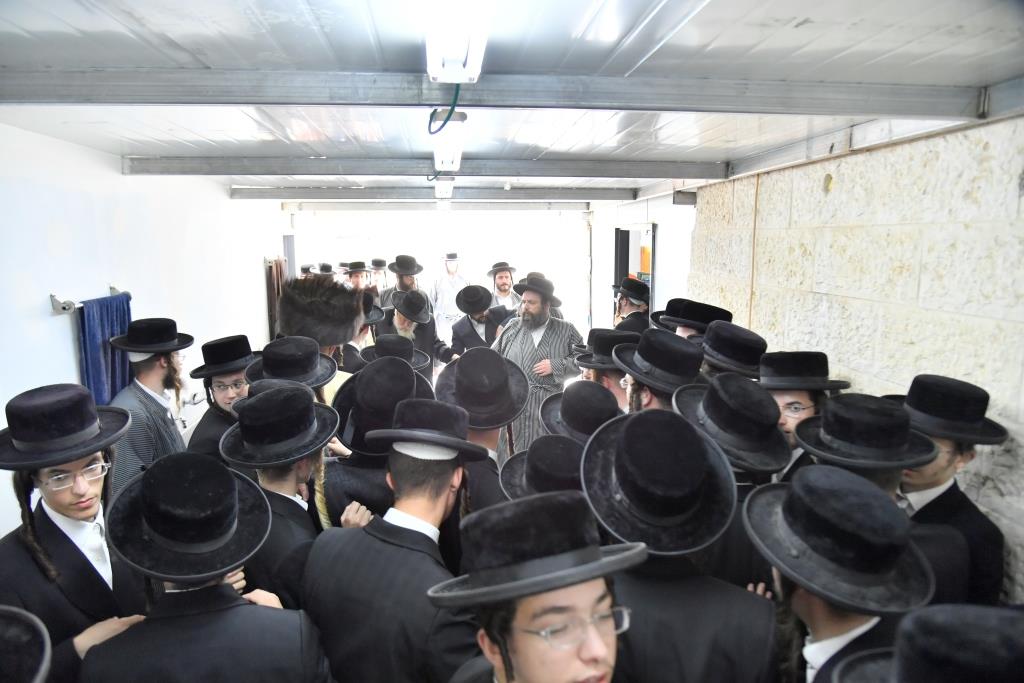 בתולדות אברהם יצחק חנכו ישיבה חדשה בביתר