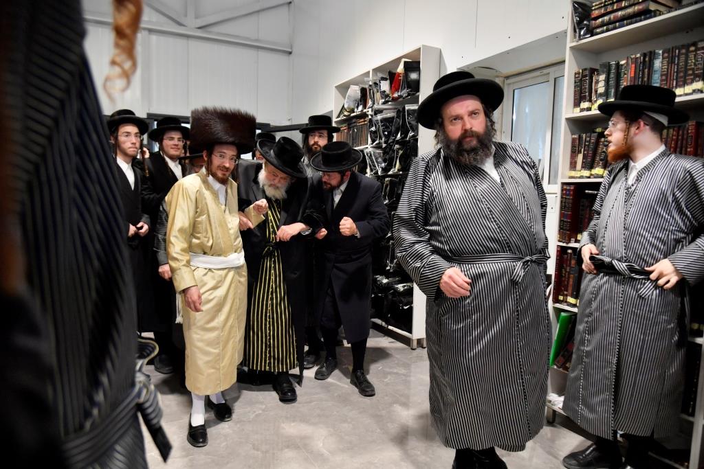 בתולדות אברהם יצחק חנכו ישיבה חדשה בביתר