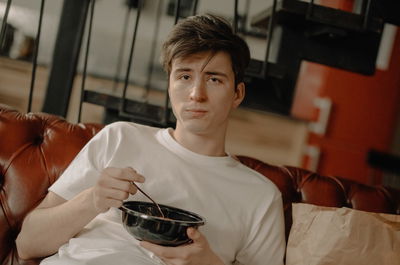 כך שעמום פוגע בשינה