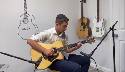 עילוי הגיטרה הצעיר מדהים עם 'ניגון אלול'