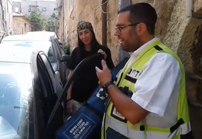 המתנדב והמחולצת