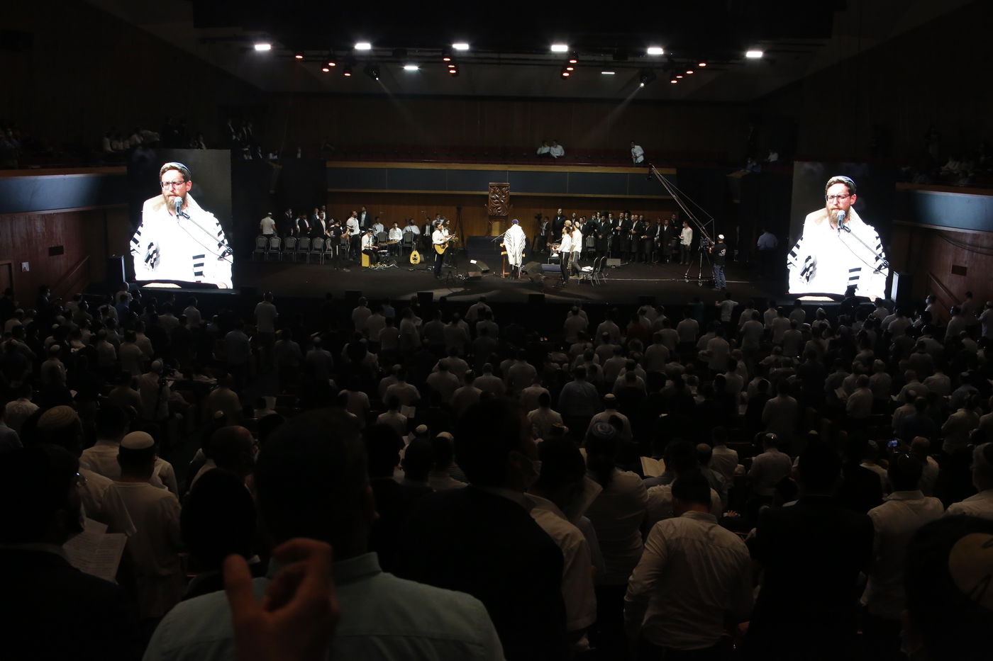צפו בגלריה: יצחק מאיר בסליחות ראשונות
