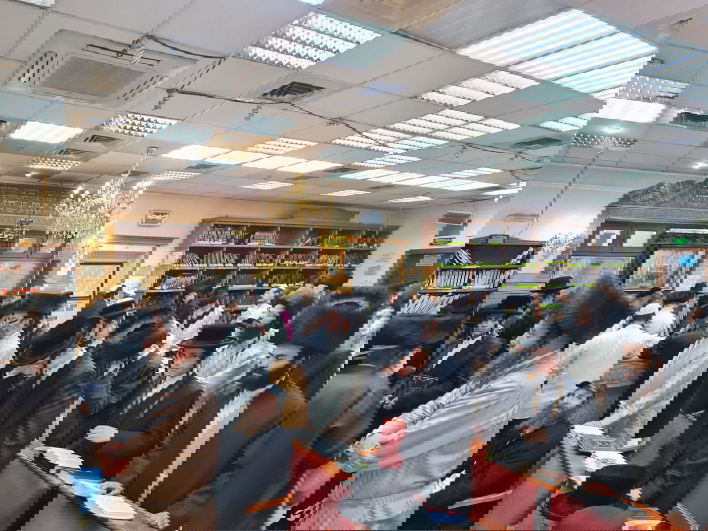 צפו בתיעוד: ההכנות לשבת בעיירה אומן