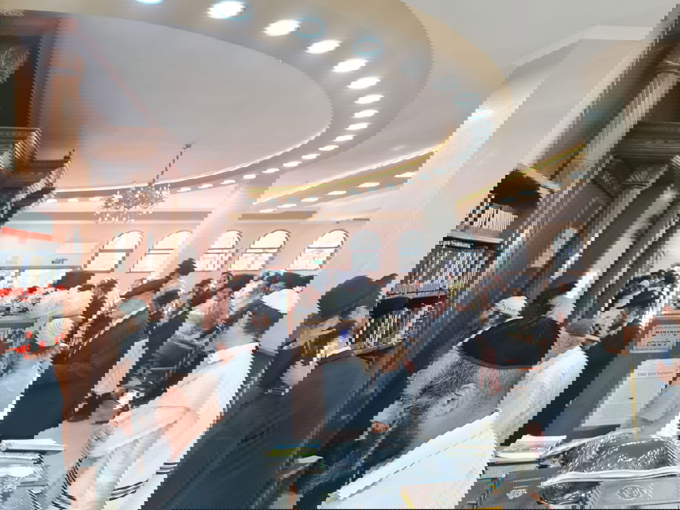 צפו בתיעוד: ההכנות לשבת בעיירה אומן