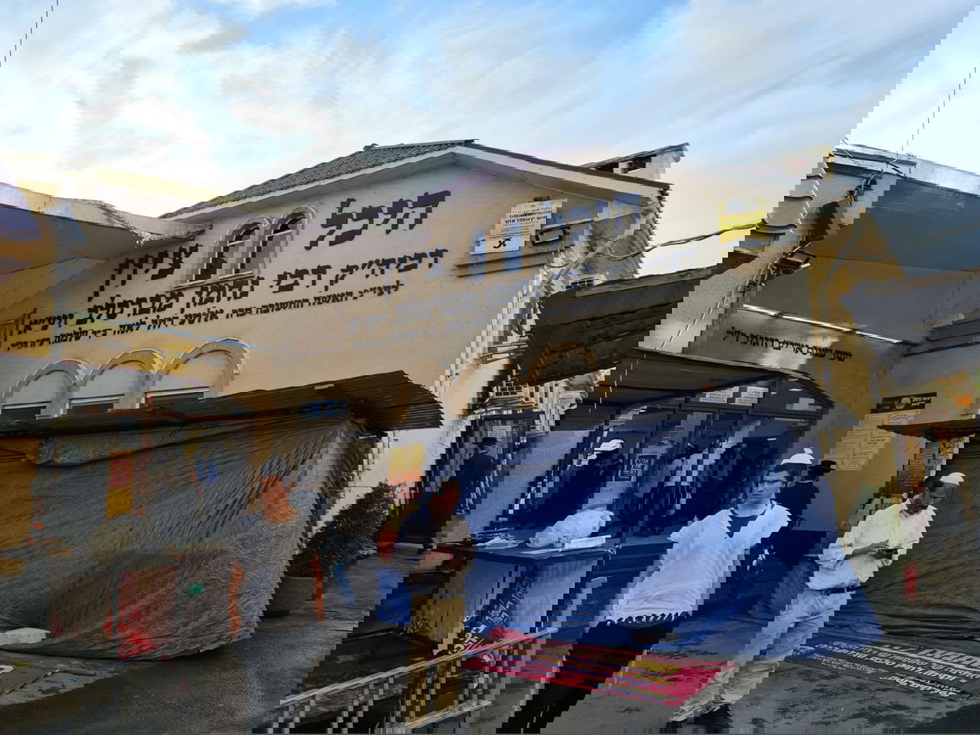 צפו בתיעוד: ההכנות לשבת בעיירה אומן