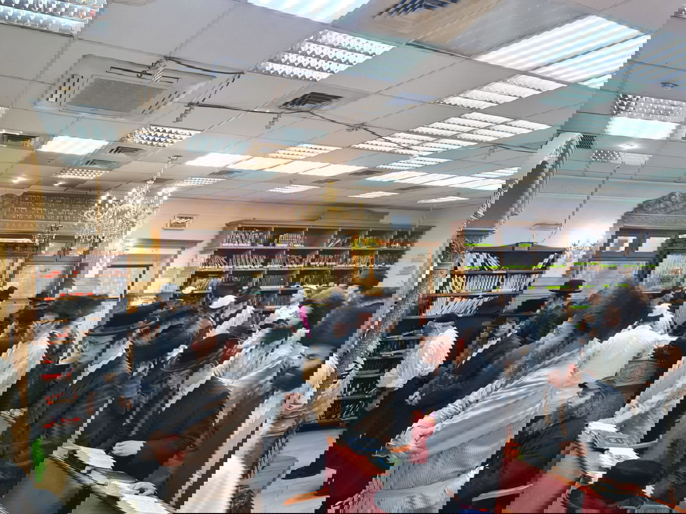 צפו בתיעוד: ההכנות לשבת בעיירה אומן