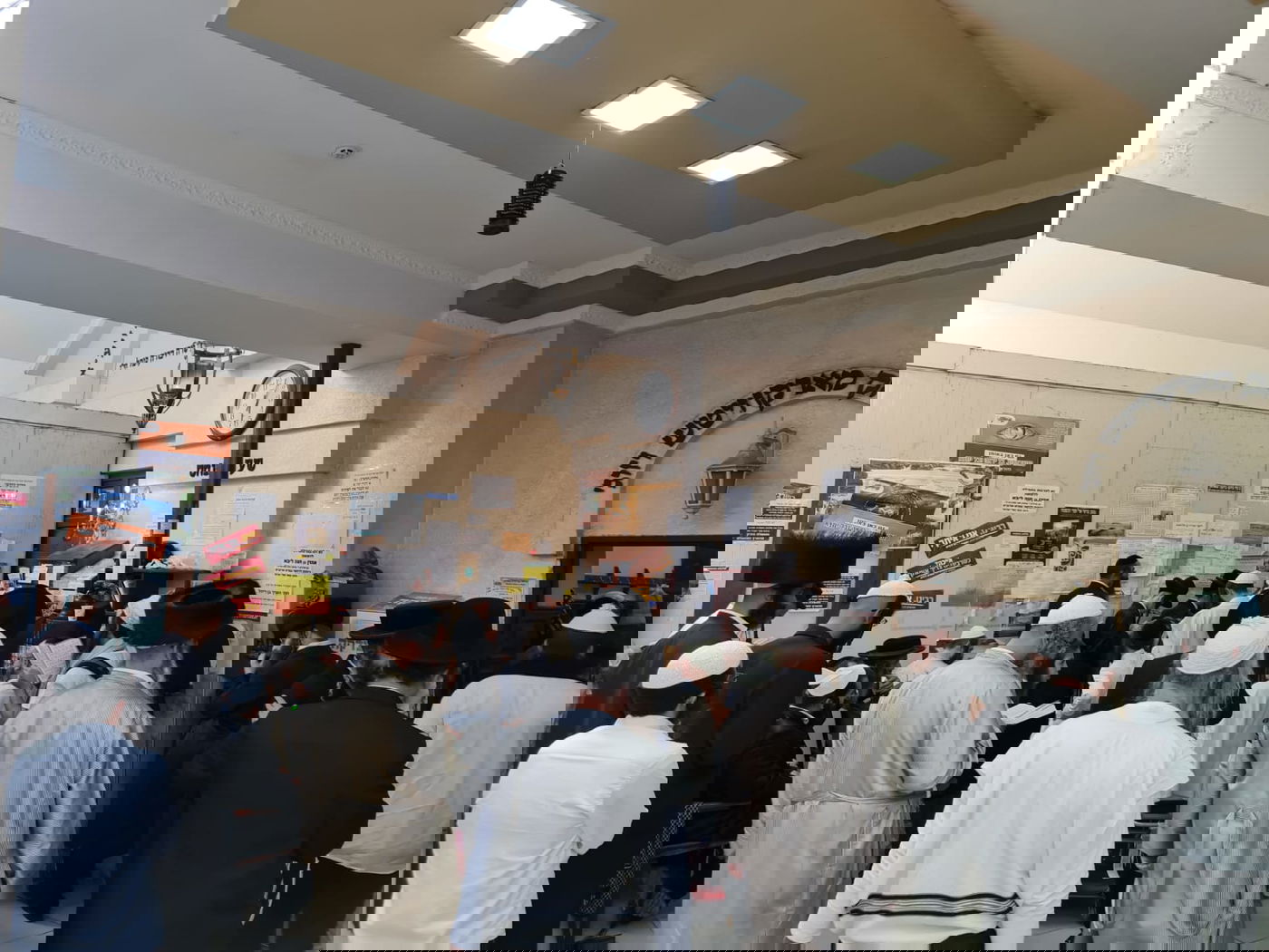 צפו בתיעוד: ההכנות לשבת בעיירה אומן