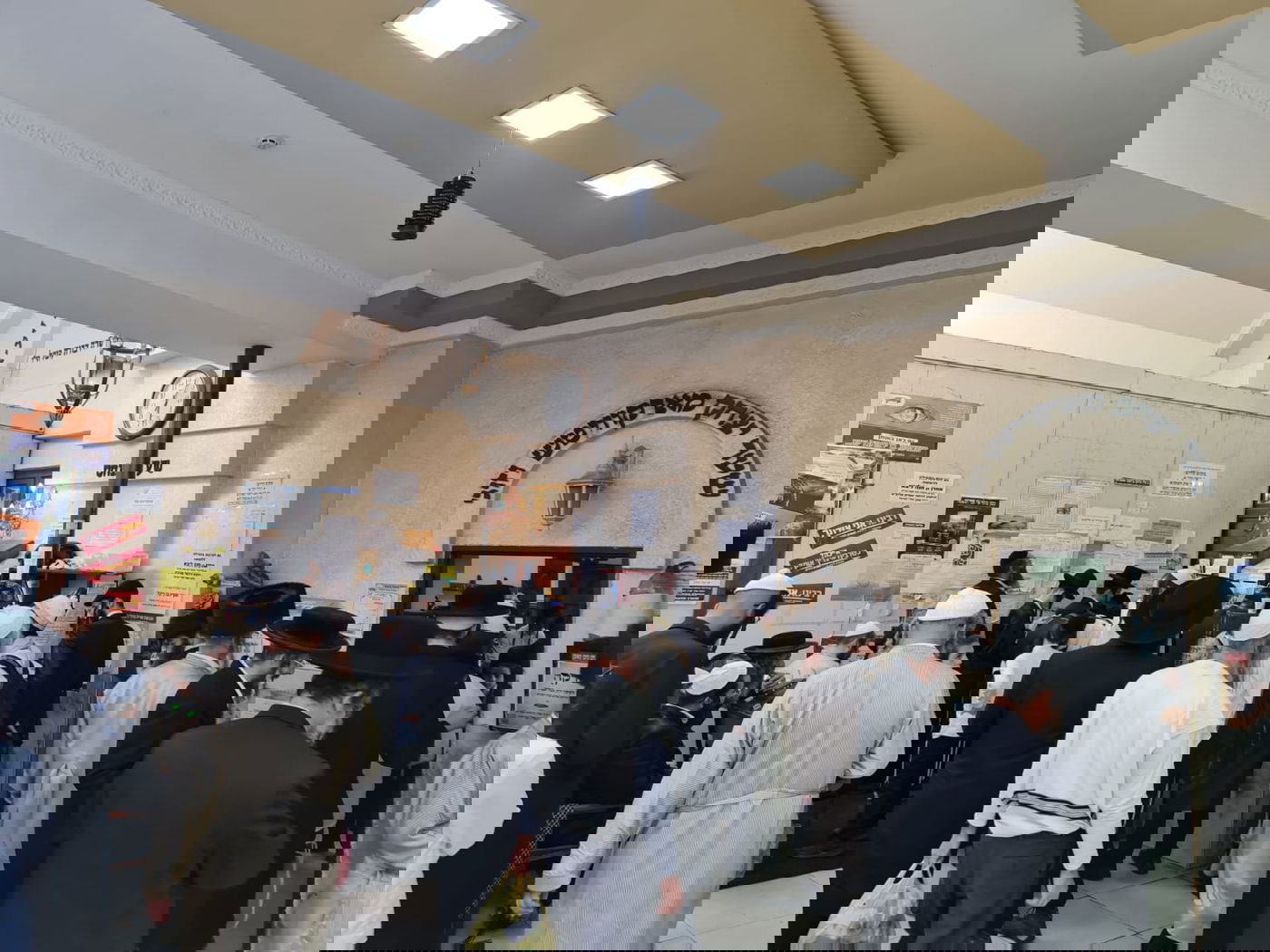 צפו בתיעוד: ההכנות לשבת בעיירה אומן