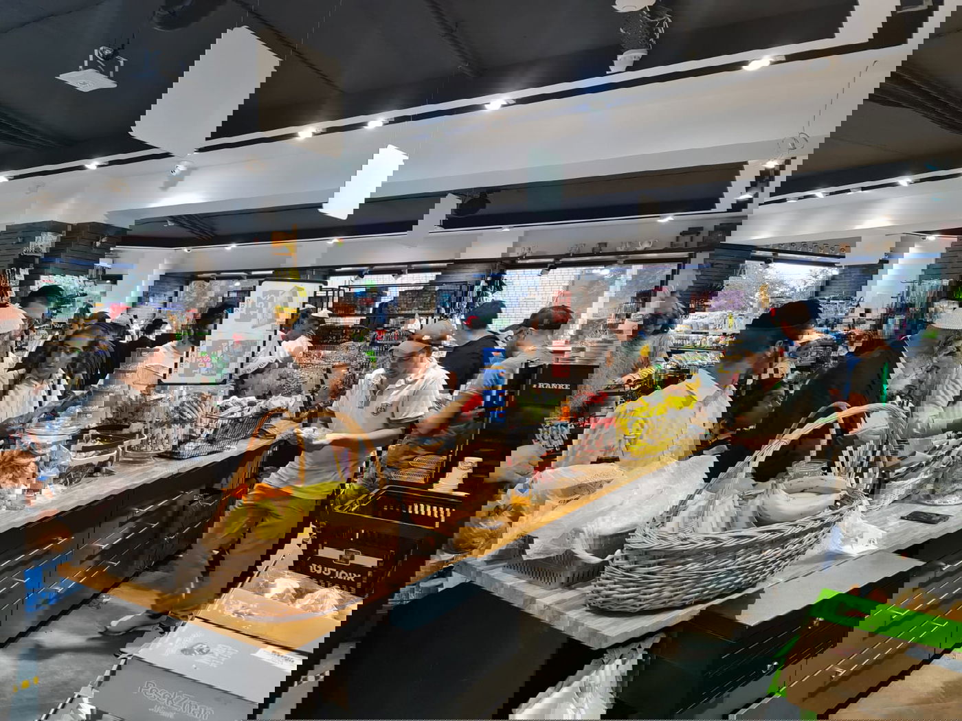 צפו בתיעוד: ההכנות לשבת בעיירה אומן