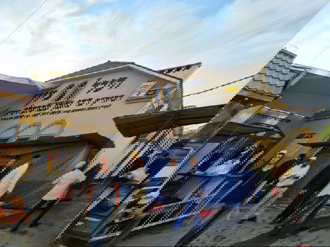 צפו בתיעוד: ההכנות לשבת בעיירה אומן