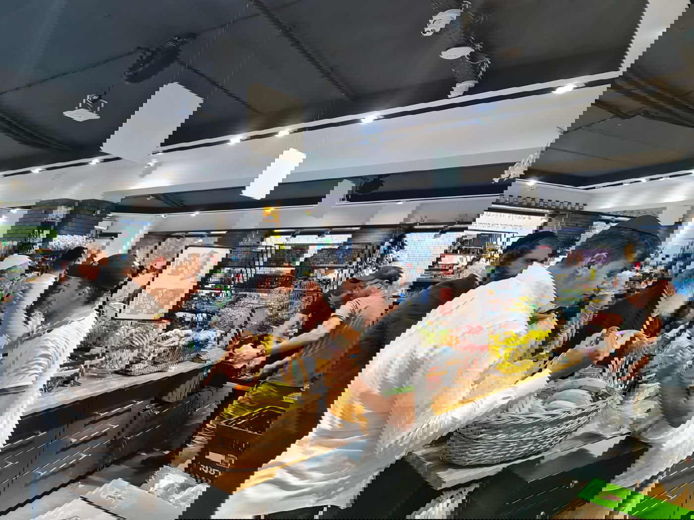 צפו בתיעוד: ההכנות לשבת בעיירה אומן