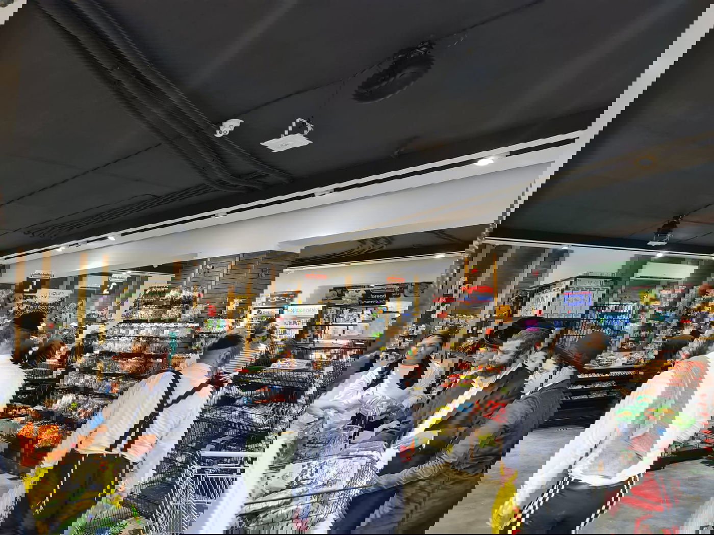 צפו בתיעוד: ההכנות לשבת בעיירה אומן