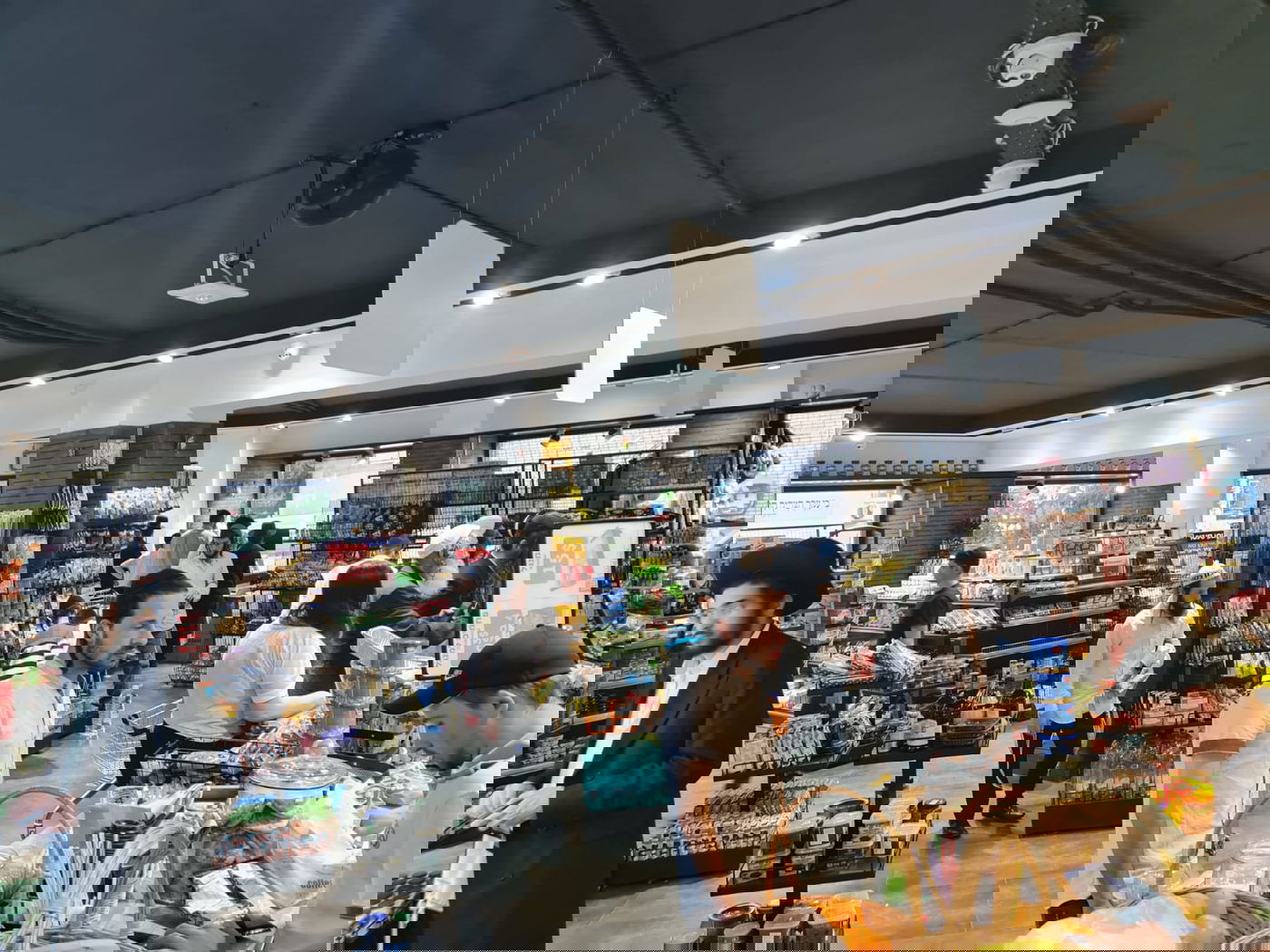 צפו בתיעוד: ההכנות לשבת בעיירה אומן