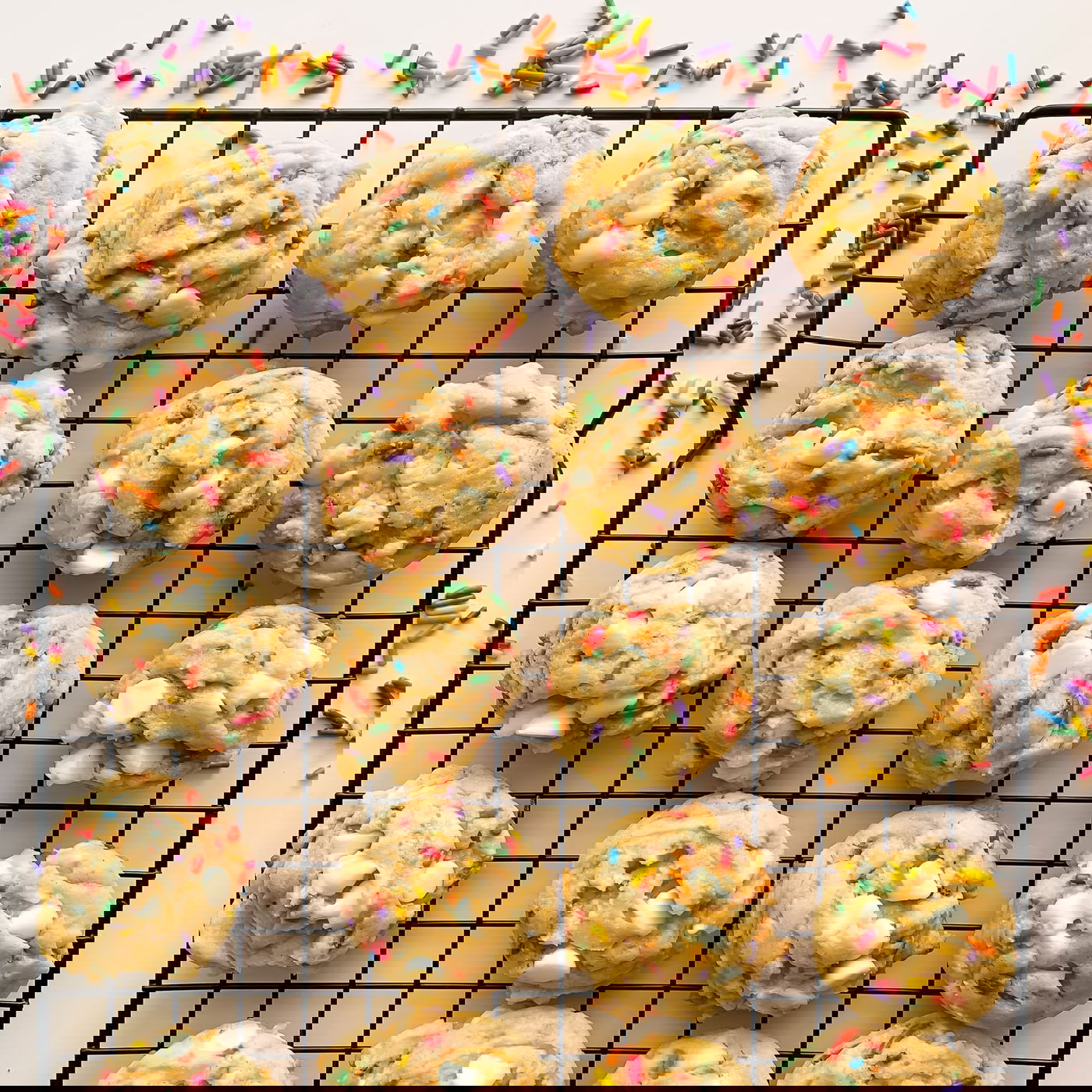 עוגיות פאנפטי צבעוניות עם שוקולד לבן