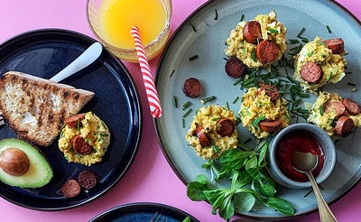 ארוחת בוקר אישית: חביתה מקושקשת עם נקניקיות