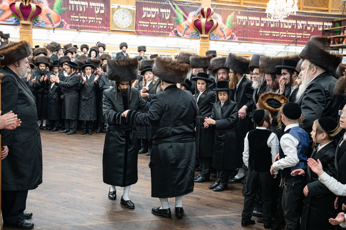 סאטמר חגגה את נישואי נכד האדמו"ר; צפו