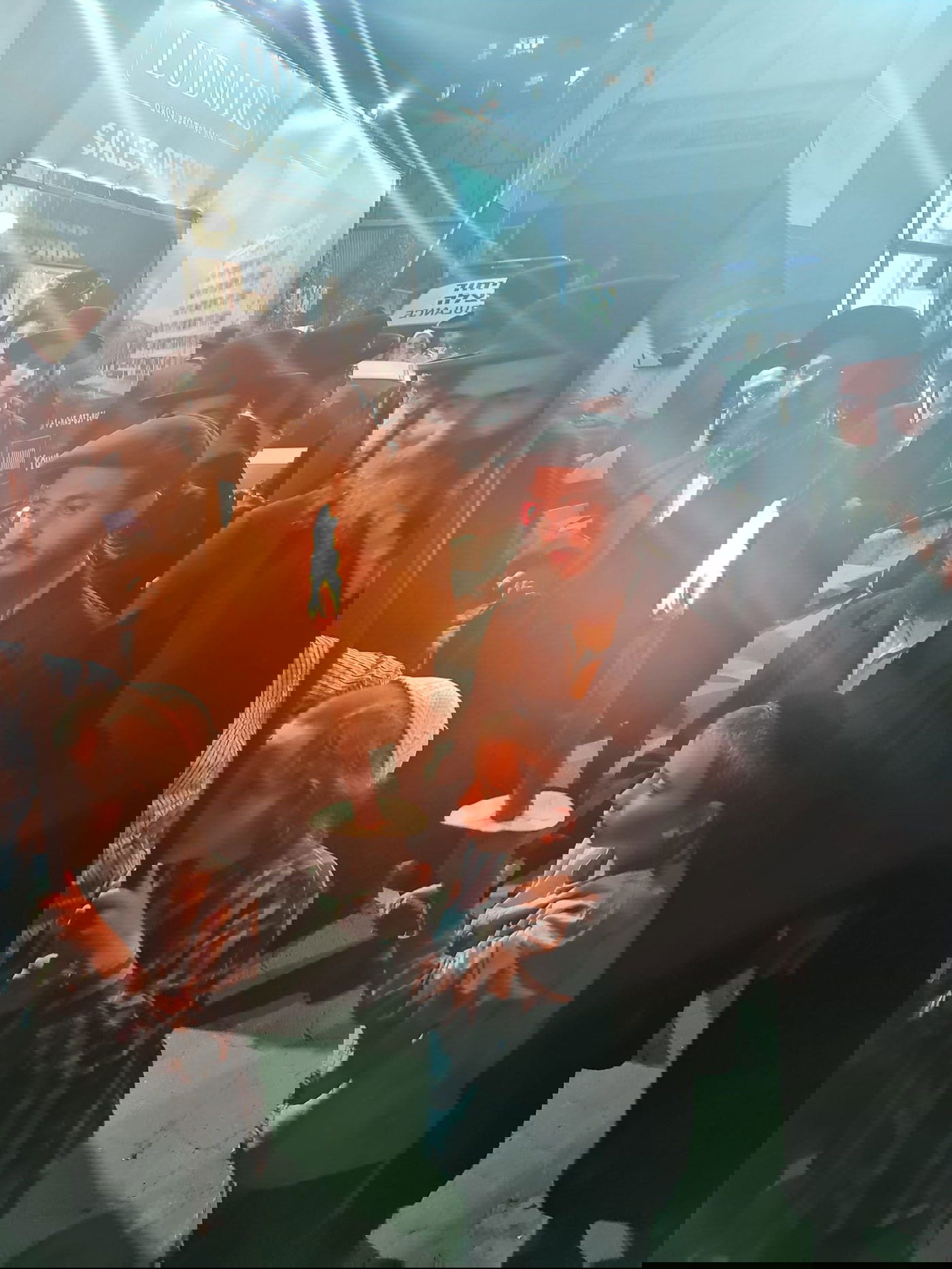 תיעוד: הכנסת ספר תורה בעיירה אומן