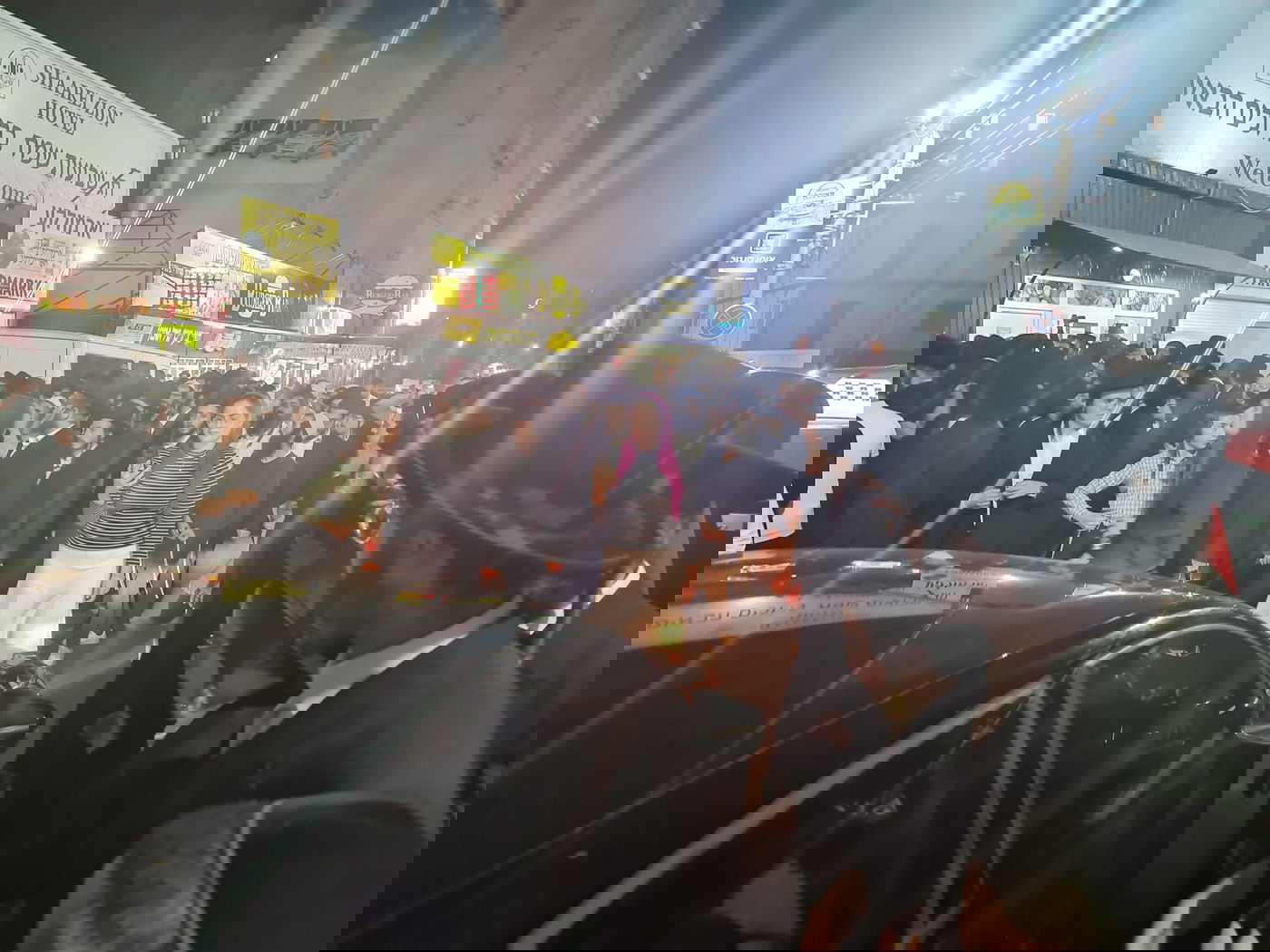 תיעוד: הכנסת ספר תורה בעיירה אומן