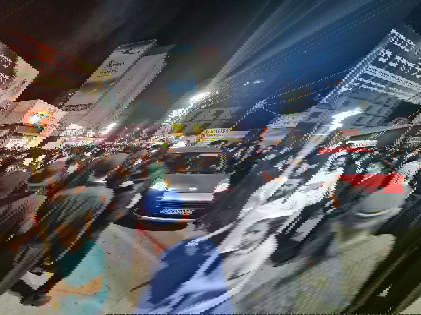 תיעוד: הכנסת ספר תורה בעיירה אומן