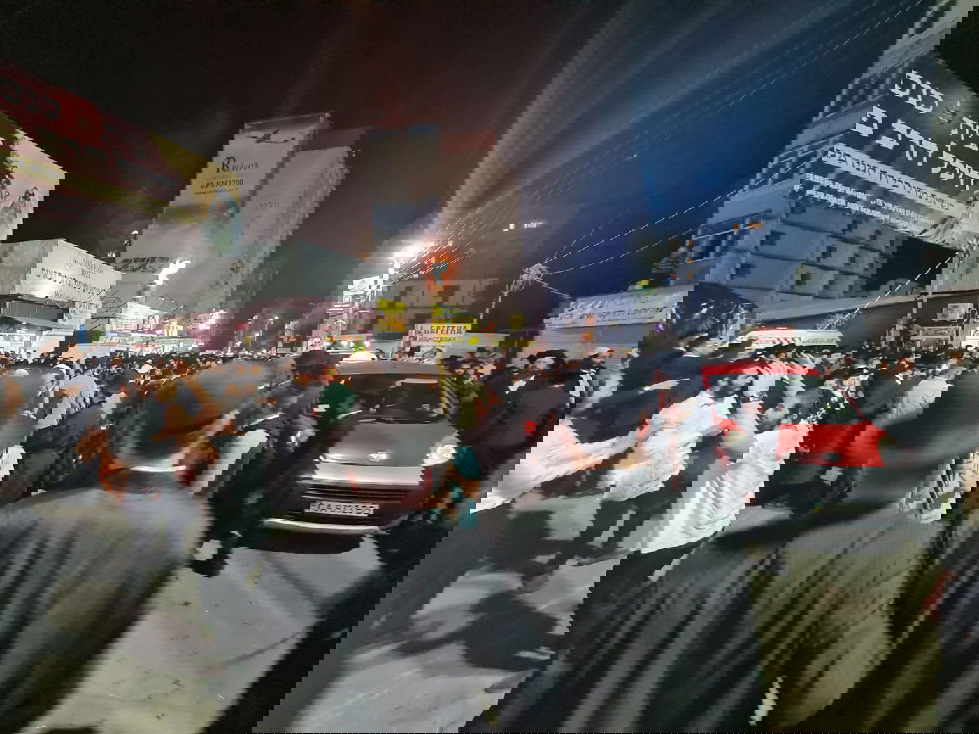 תיעוד: הכנסת ספר תורה בעיירה אומן