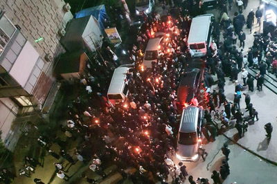 תיעוד: הכנסת ספר תורה בעיירה אומן