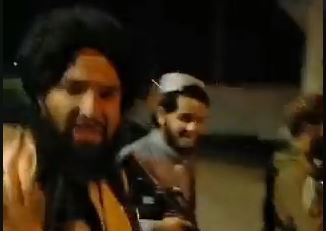 לוחמי הטאליבן בשדה התעופה