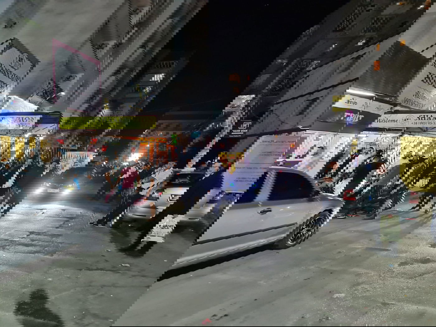 בשעות הלילה: המונים מגיעים לעיירה אומן