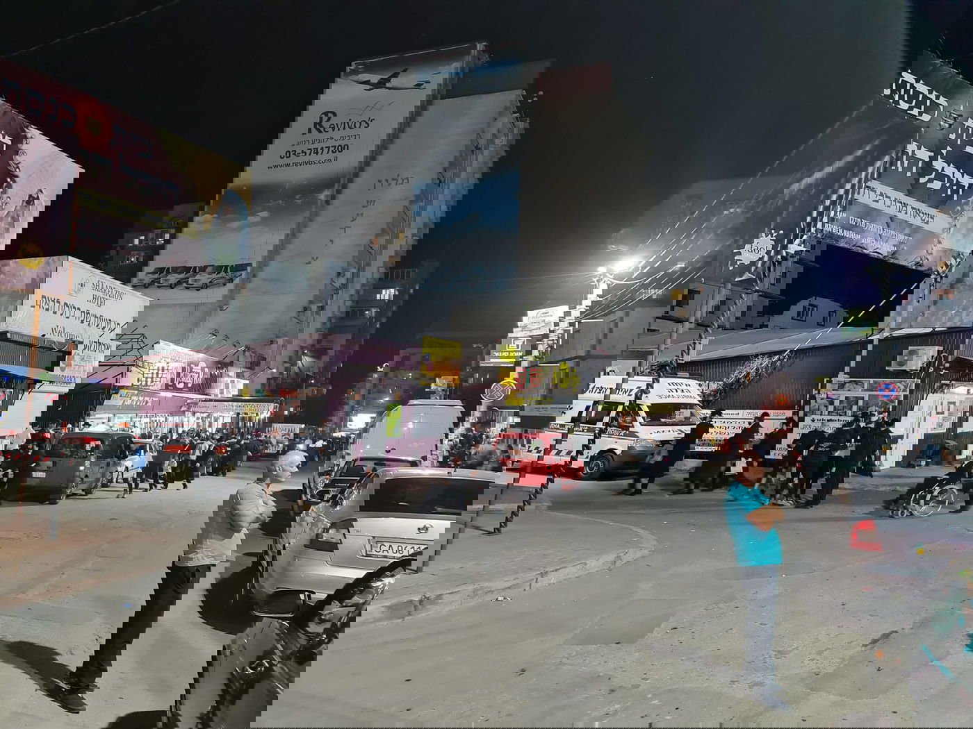 בשעות הלילה: המונים מגיעים לעיירה אומן