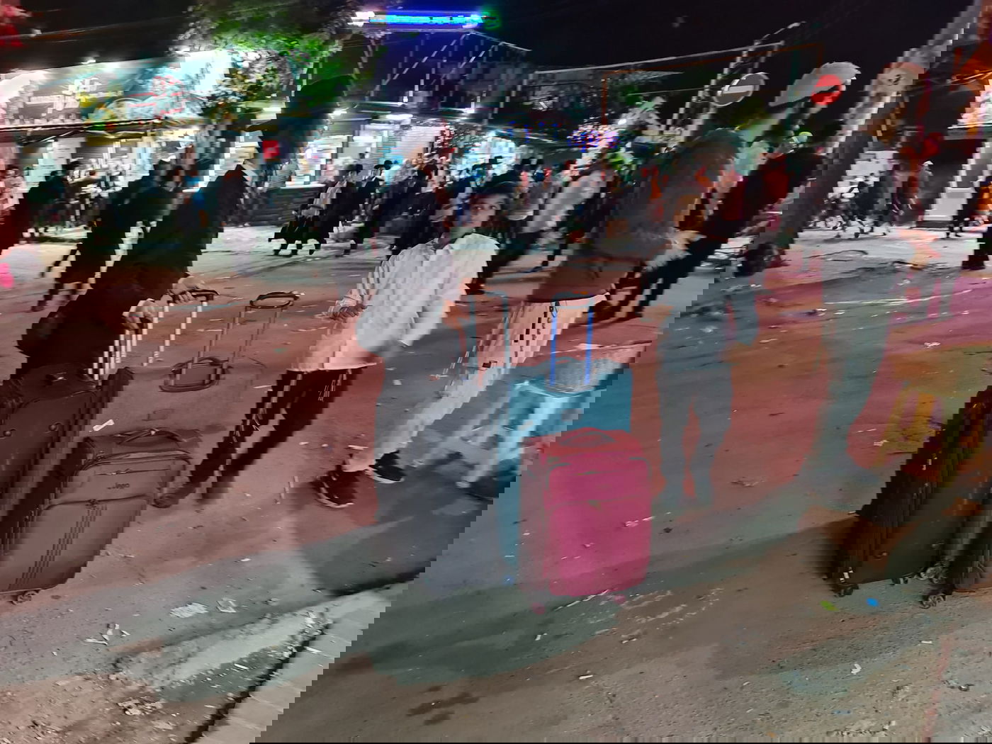 בשעות הלילה: המונים מגיעים לעיירה אומן