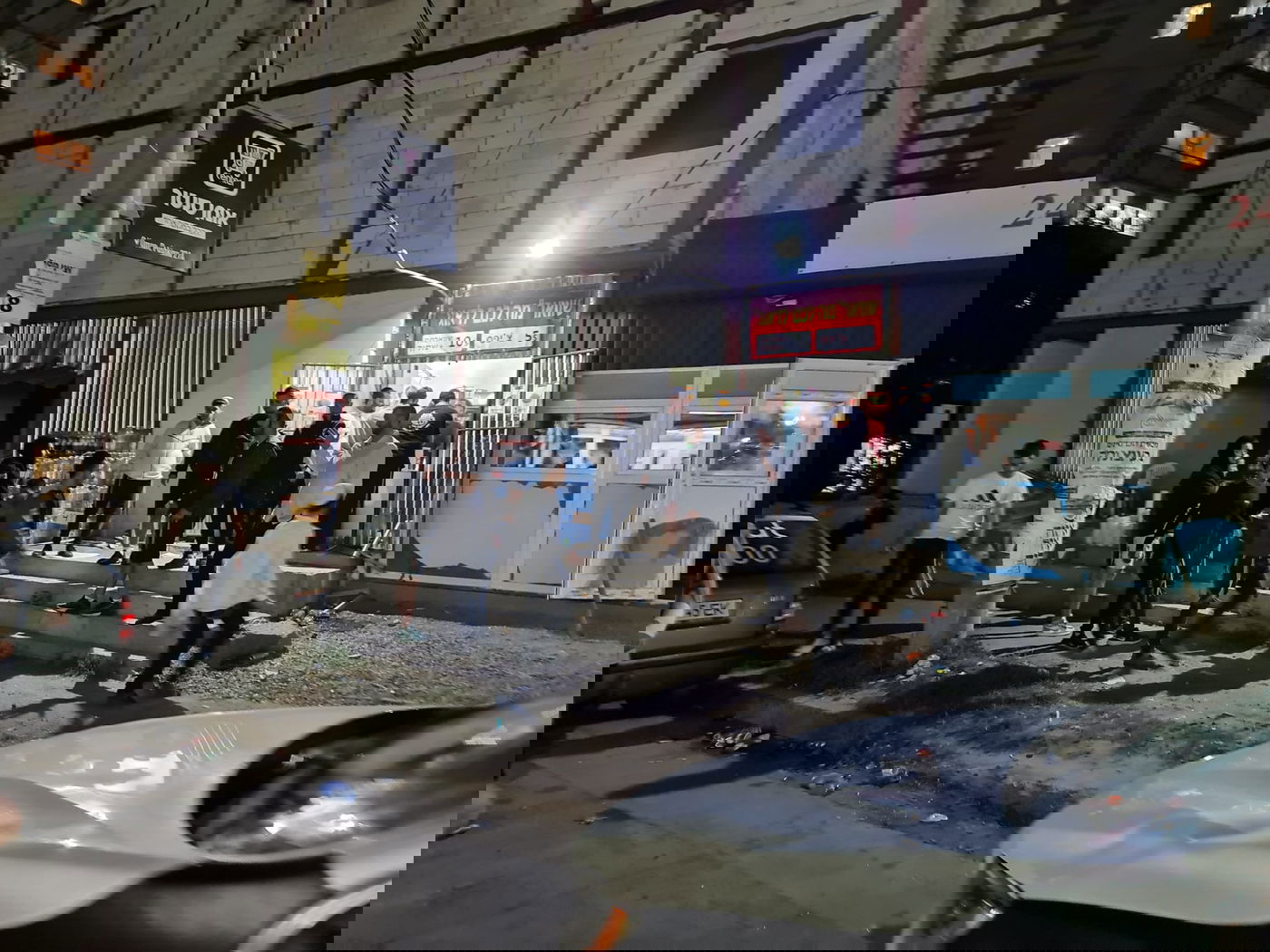 בשעות הלילה: המונים מגיעים לעיירה אומן