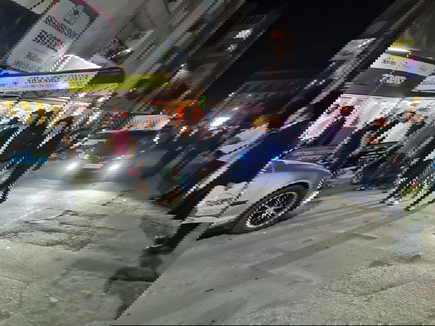 בשעות הלילה: המונים מגיעים לעיירה אומן