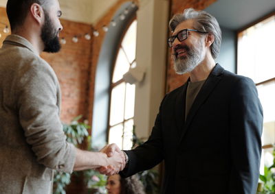 תקשורת טובה: המילה שאתם חייבים להפסיק להגיד בעבודה